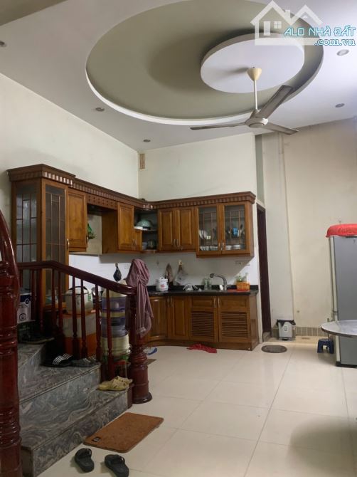 HƠN 12 TỶ – KIM GIANG LINH ĐÀM – 4 TẦNG GARA Ô TÔ – NGÕ THÔNG – Ô CHỜ THANG MÁY
