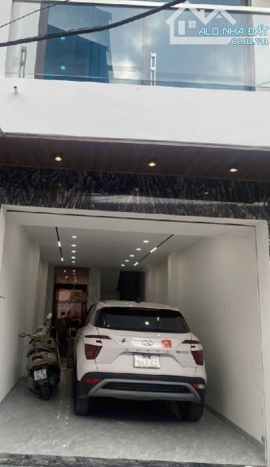 Bán nhà Cự Khối - gara ô tô 6 tầng thang máy - mới long lanh 42m - 9.4 tỷ