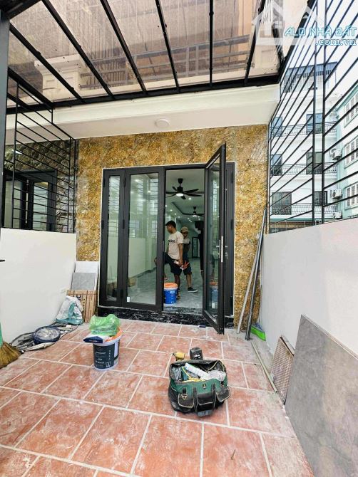 Bán nhà 5 tầng Thượng Thanh, xây mới, 60m2, có sân cổng để xe, gần ô tô, giá nhỉnh 6 tỷ - 10