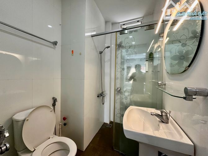 CHO THUÊ CĂN STUDIO FULL NỘI THẤT CỬA SỔ LỚN Ở QUẬN 1 - 10