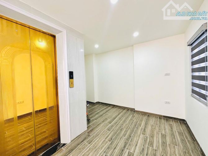 Nhà mới, ngõ to phố Thịnh Quang - Đống Đa. DT: 40m2, mt 5.5m x 7 tầng thang máy, 14.5 tỷ - 11