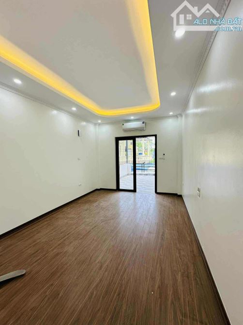 Bán nhà 5 tầng Thượng Thanh, xây mới, 60m2, có sân cổng để xe, gần ô tô, giá nhỉnh 6 tỷ - 11