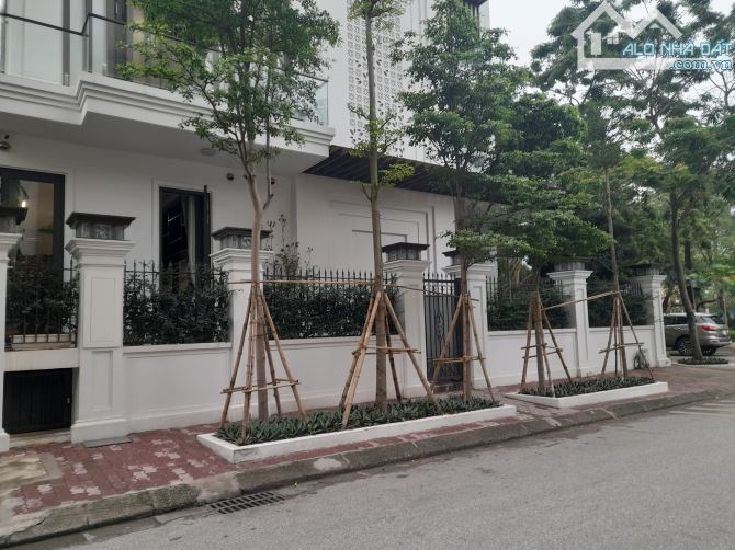 Bán Biệt thự phố Nguyễn Quốc Trị, DT 310m2 x 4 tầng nổi + hầm MT 16.5m, Giá 109 tỷ - 1