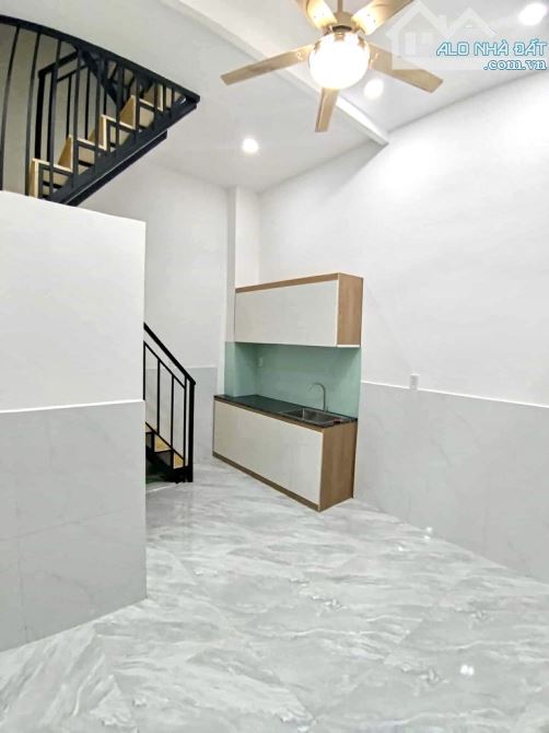 SÁT Q10 - 2.X TỈ - 4 TẦNG -3PN-3WC- NGAY VÒNG XOAY LÊ ĐẠI HÀNH  - SHR-CẠNH HXH-DTSD 50M2 - 1