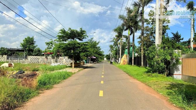 LÔ GÓC 2 MẶT TIỀN XÃ ĐẤT ĐỎ - TP HCM; Cách tỉnh lộ 52 chỉ 500m, cạnh bên Khu du lịch Bòn B - 1