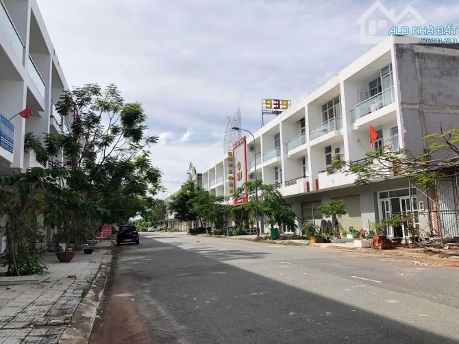 ĐẦU TƯ THÔNG MINH! MUA NGAY ĐẤT ĐẸP ĐƯỜNG LÊ DUẪN ĐỐI DIỆN VINCOM -   104M2 GIÁ RẺ 2 TỶ 1 - 1