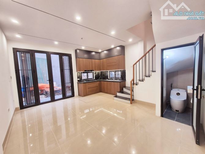 💥 LÔ GÓC CỰ KHỐI – NHÀ 5 TẦNG ĐẸP HIẾM 💥 📏 33m² – Mặt tiền 4m – 2 mặt thoáng, sáng tràn - 1