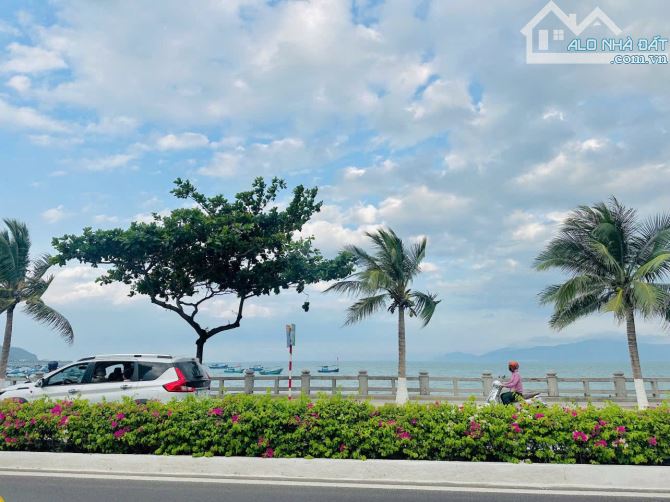BÁN LÔ ĐẤT VIEW BIỂN ĐƯỜNG PHẠM VĂN ĐỒNG , CHIỀU NGANG 14m , GIÁ CHỈ 260 TRIỆU /m2 - 1