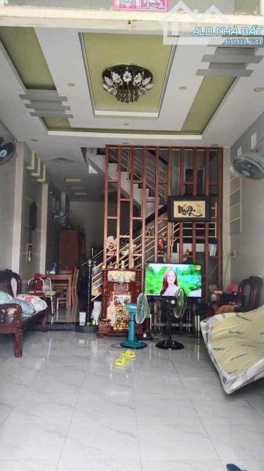 BÁN NHÀ ĐÔNG THẠNH ẤP 5, HÓC MÔN - 60M2 , 4X15 - HẺM XE HƠI THÔNG - SÁT BÊN CHỢ . - 1