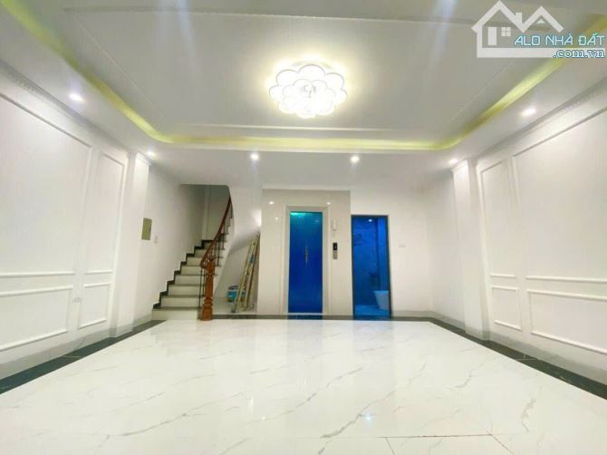 Bán nhà đẹp thang máy mới tinh ngõ 445 Nguyễn Khang 6 tầng 56m2 gần ô tô ở, cho thuê tốt - 1