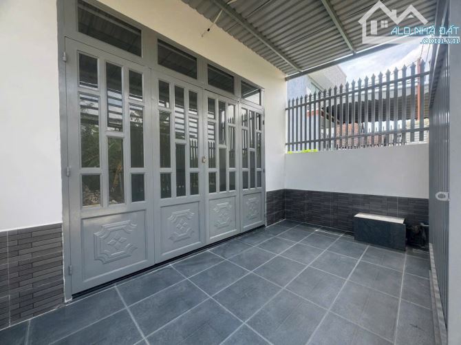 Chủ kẹt tiền gửi bán căn nhà phú đông đường ô tô khu dân cư nhà mới dọn vào ở ngay - 1