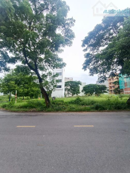 Bán Khuôn đất Góc 2MT đường 20m, Thạnh Mỹ Lợi, Quận 2, 14x18.5m, giá 257tr/m2 - 1