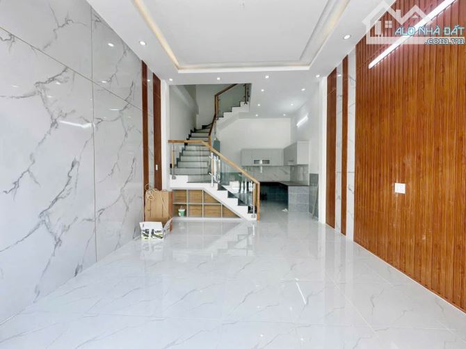 BÁN NHÀ NGAY GẦN VÒNG XOAY CỔNG 11 - SỔ RIÊNG THỔ CƯ HOÀN CÔNG - 700TRIỆU NHẬN NHÀ - 1