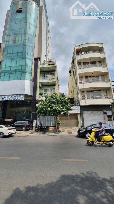HÀNG HIẾM ! Bán Gấp Nhà Mặt tiền Nguyễn Trãi, P.Bến Thành  | DT: 8X 21m | 5 Tầng. - 1