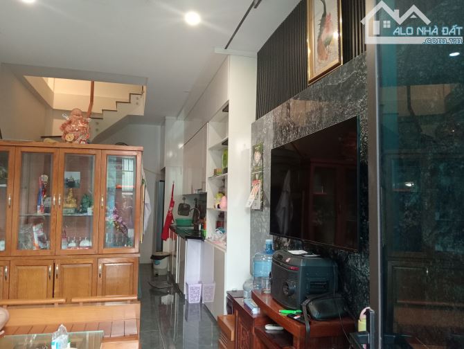 Nhà hiếm hoi còn sót lại, Nguyễn Văn Linh Long Biên 33m-5T-8,6 tỷ -Đường 5,5m oto tránh - 1