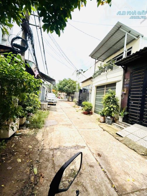 Bán nhà một trệt 2 lầu có hai phòng ngủ đường Nguyễn Quý yêm diện tích 4 x 10 giá 5,4 tỷ T - 1