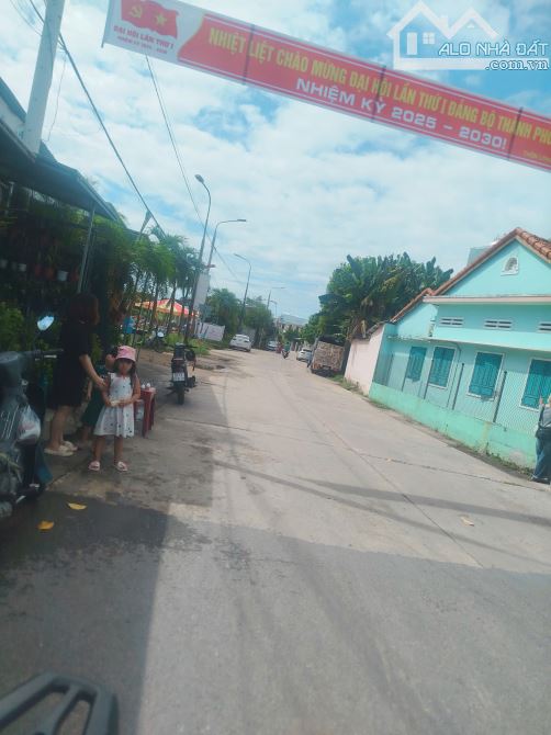 Bán 2 lô liền kề  nằm cách QL1A tầm 1km-Gần sông thoáng mát-Đường BT 7m Giá 1ty580/2 lô. - 1