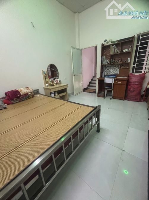 Nhà 2 tầng 50m² đang cho thu nhập ổn định từ tiệm Nail - Mi - 1