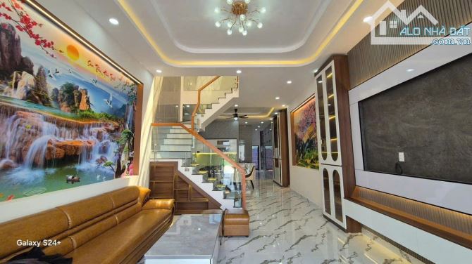 CẦN BÁN CĂN NHÀ PHỐ HIỆN ĐẠI 4.7MX27M - SHR FULL THỔ - 1