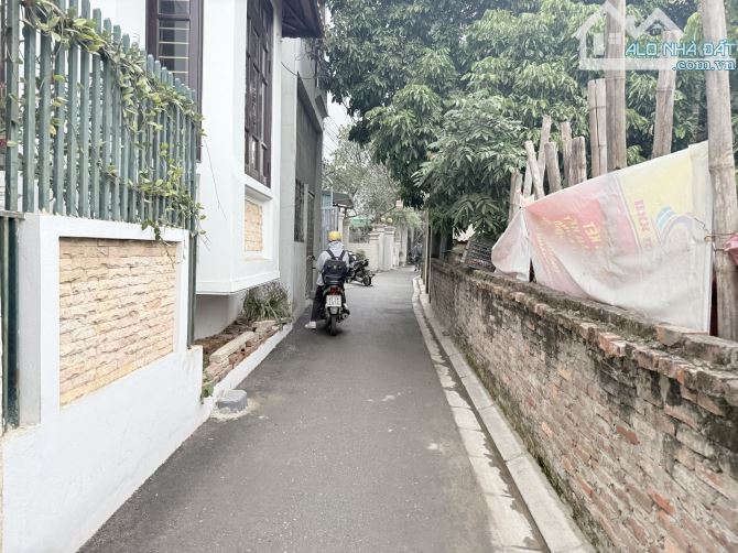 Cần bán gấp mảnh đất thổ cư tặng căn nhà cấp 4 cho thuê ngõ thông gần phố Ngô Xuân Quảng - 1