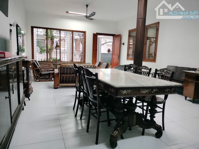 Bán Biệt thự MT trung tâm Quận 1 Thạch Thị Thanh, phường Tân Định (10X24m) giá 125 TL - 1
