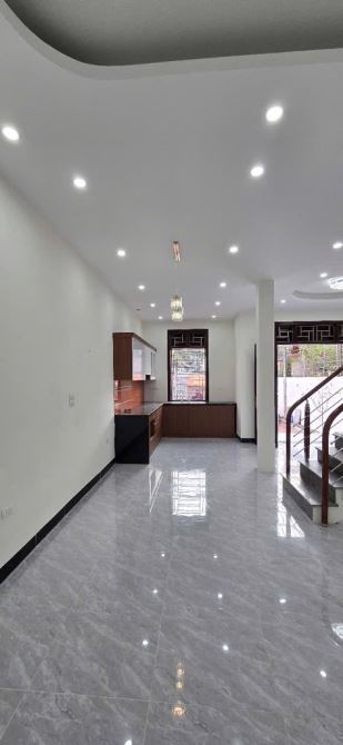 7.x tỷ/100 M2/ 6 M tiền/3 tầng Kim Sơn.Ô tô Chánh - 1
