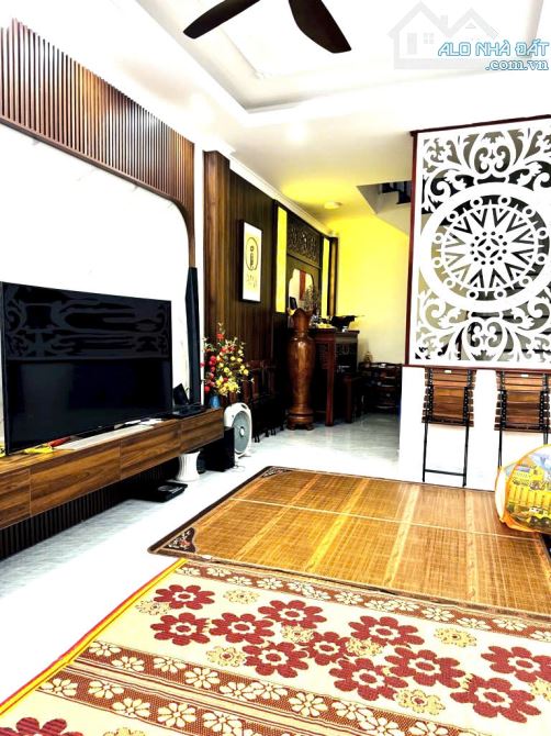 NHÀ ĐẸP LONG LANH - Ở NGAY - THẠCH BÀN LONG BIÊN - 2 Ô TÔ ĐỖ CỬA - LÔ GÓC 3 THOÁNG - G - 1