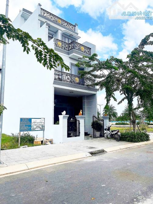Bán gấp đất nền gần mt Nguyễn Hữu Trí ở Bến Lức, Long An, có sổ hồng riêng - 1