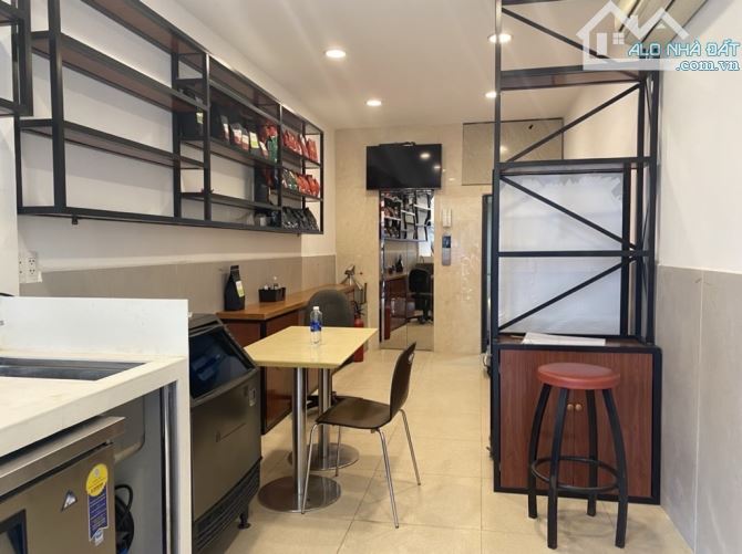 🏡Bán vị trí tặng nhà - MT 3 tháng 2 - 22.3m2 - 4 Tầng , MT đường 30m - 3pn 🏡 - 1