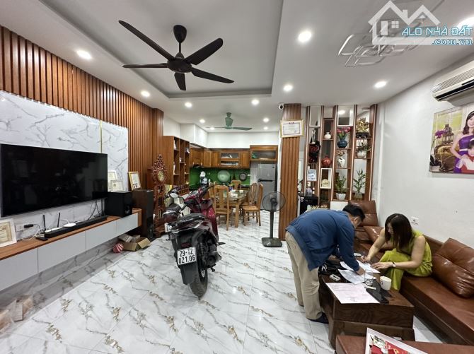 Bán nhà dân Hoàng Hoa Thám 41/44m2 4 tầng ô tô đỗ cách 20m ,giá 8,75 tỷ có thương lượng . - 1