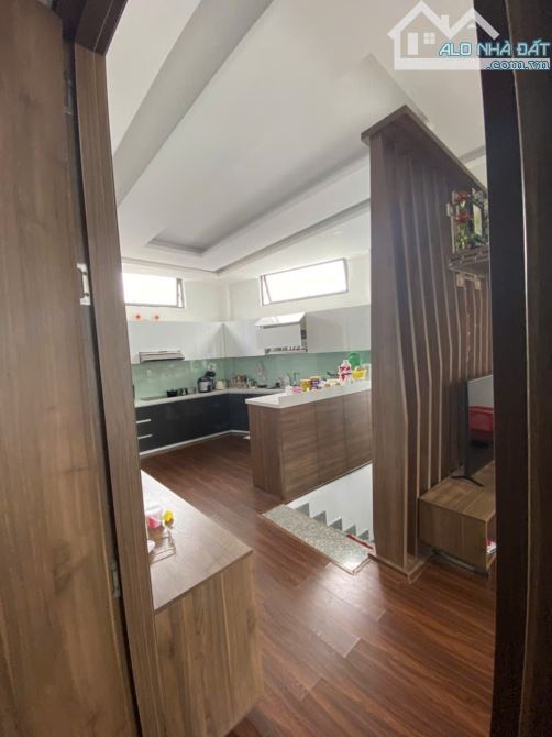 Bán Nhà 3 Tầng gồm 1 căn họ penhouse và 6 phòng trọ kiệt Ô tô Nguyễn Hữu Thọ - 1