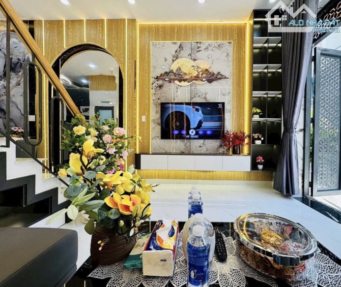 Căn nhà đẹp 2 tầng ngay Dương Quảng Hàm, GV. Giá : 3 Tỷ 090 / 50.4m2. SHR, hẻm xe hơi 5m - 1
