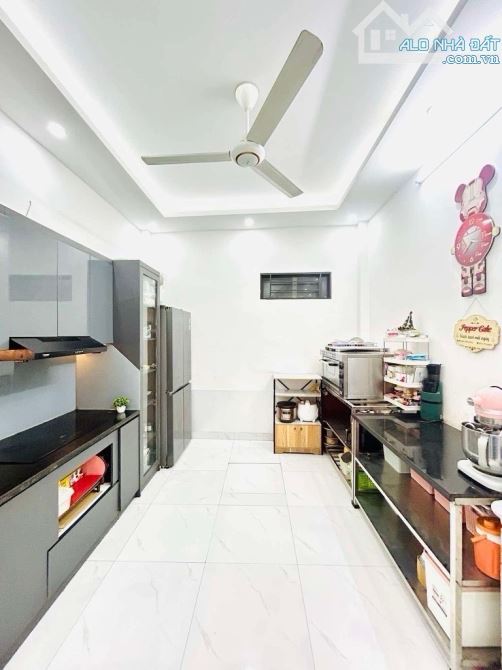 Hiếm Có - Nhà Lạc Long Quân, Full Nội Thất,37m2, MT3.9m, Gần Ô Tô, Chỉ 7.9 Tỷ - 1