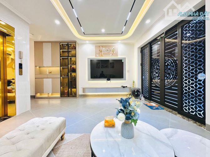 Nhà mới, ngõ to phố Thịnh Quang - Đống Đa. DT: 40m2, mt 5.5m x 7 tầng thang máy, 14.5 tỷ - 1
