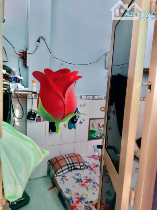 Bán nhà nát Nguyễn Thiện Thuật 2 mặt hẻm xe hơi. Q3. Giá 5tỷ9. DT 60m2 - 1