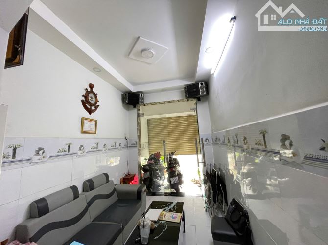 XE TẢI ĐẬU TRƯỚC CỬA HUỲNH TẤN PHÁT Q7 CHỈ 4,2 TỶ - 1