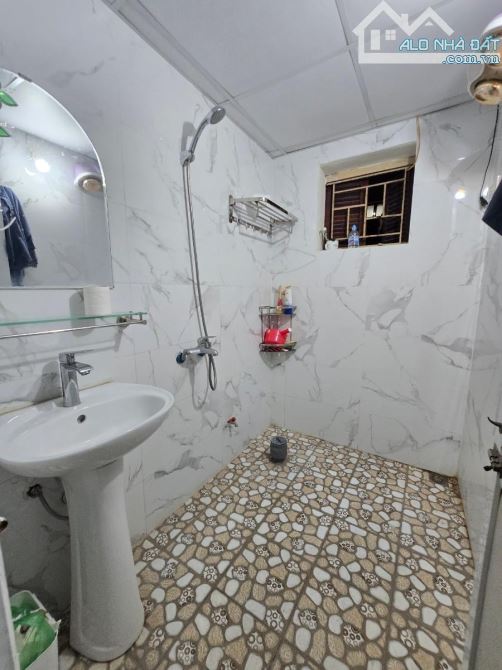 Bán gấp căn hộ tập thể tầng 2 vip Hai Bà Trưng 2pn nhỉnh 2 tỷ - 1