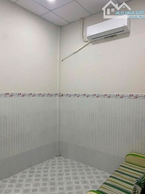 950TR Hàng chuẩn sổ hồng riêng ngay Bà Điểm cần bán gấp căn nhà 70m2 - 1