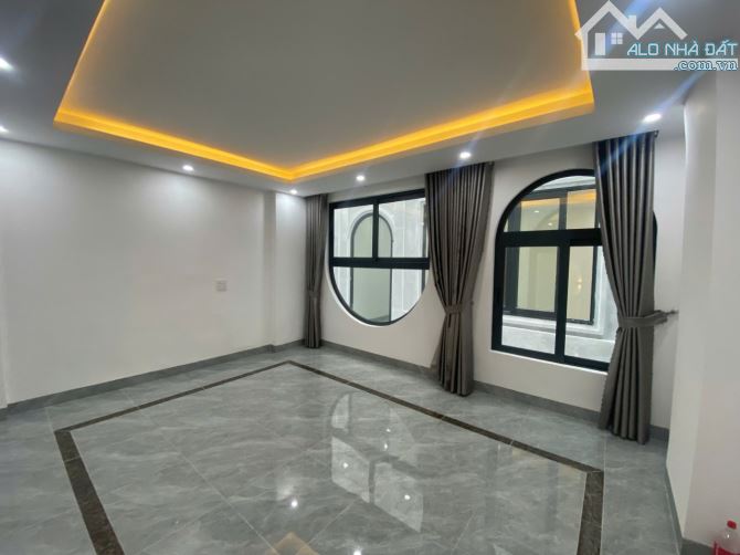 Cho thuê nhà ngõ 1160 Đường Láng dt 55m, 4 tầng, 4 PN, ô tô vào nhà - 1