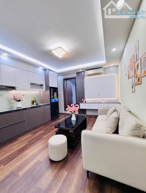 Tập thể tầng 3 phố Hồng Mai 70m 2 ngủ 2 vệ sinh, ô tô đỗ dưới sân - 1