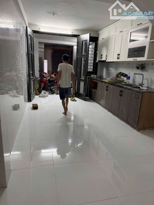 Cho thuê nhà ở nhóm 7 người Bùi Xương Trạch, 5 tầng, 40m2, 4 ngủ, 5 vệ sinh, 12 - 1