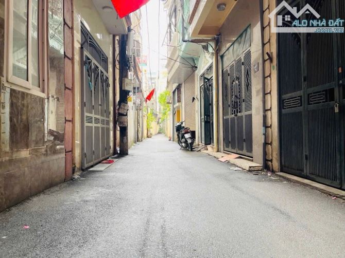 Bán gấp nhà đẹp Khương Đình 38m 5 tầng, ngõ thông, nông, rộng ô tô đỗ, giá siêu rẻ 8.2 tỷ - 1