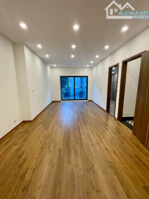 HIẾM - Bán nhà Lô Góc 50m2 x 5 tầng phố Gia Quất, Long Biên. Gần phố, Về Ở Trong Ngày - 1