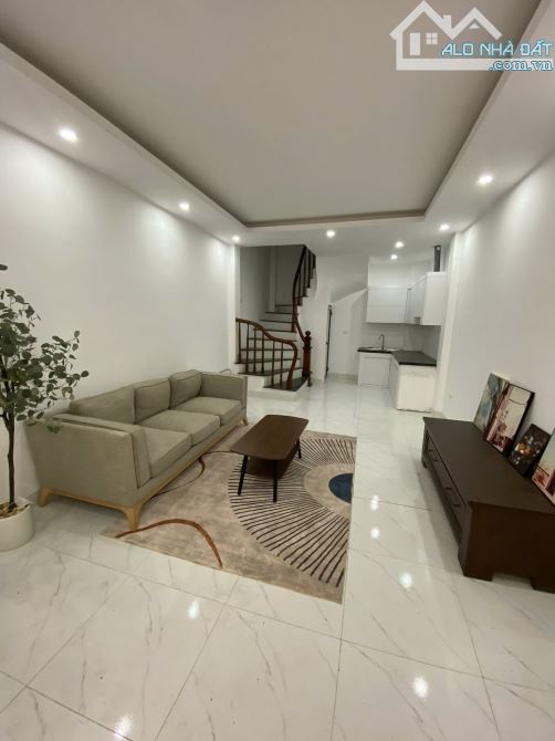 Chính chủ gửi bán nhà La Phù, ô tô đỗ cổng, tiện ích ngập tràn dt 37m2 x 5 tầng x giá: 4.6 - 1