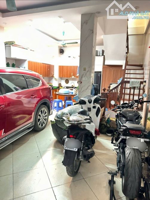 Bán nhà đường Láng - Đống Đa - Phân lô - Oto - Kinh doanh - Gần phố - Vị trí vàng - 18.5 t - 1
