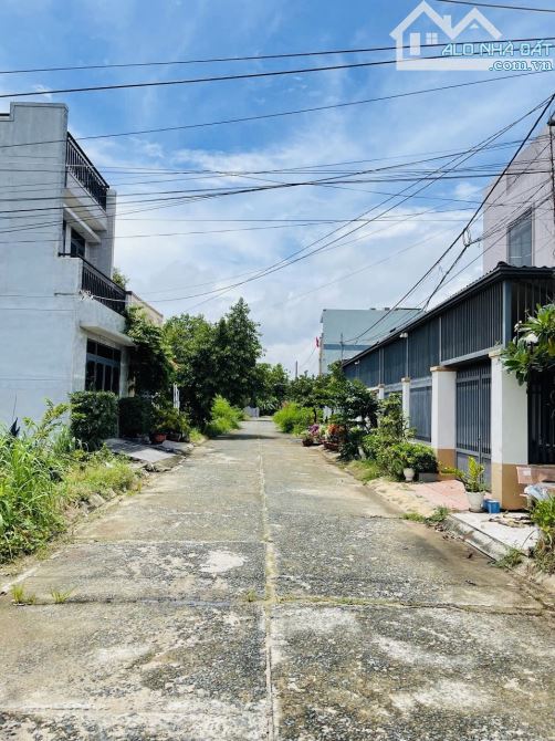 Bán đất TT Long Điền gần cổng chào Long Hải Bà Rịa,Diện tích:100m2 - Giá bán:1tỷ680triệu - 1