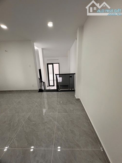 Chính chủ cần bán gấp căn nhà phố 1 trệt 3 lầu tại hẻm xe hơi, vị trí đẹp, giá tốt - 1
