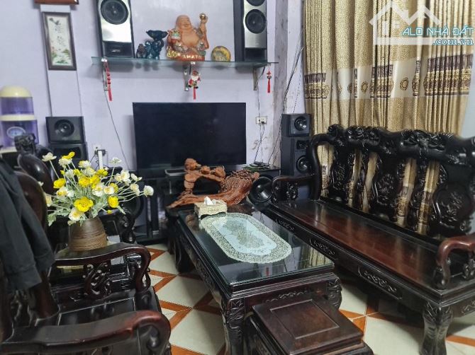 "Bà chị gái nhờ bán gấp căn nhà Thanh Đàm" 🏡  Bà chị gái thân thiết của em vừa gọi nhờ: " - 1