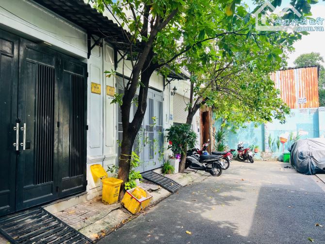 Chỉ còn 1 căn duy nhất – hẻm xe hơi, 3 tầng Linh Trung, giá cực tốt! - 1
