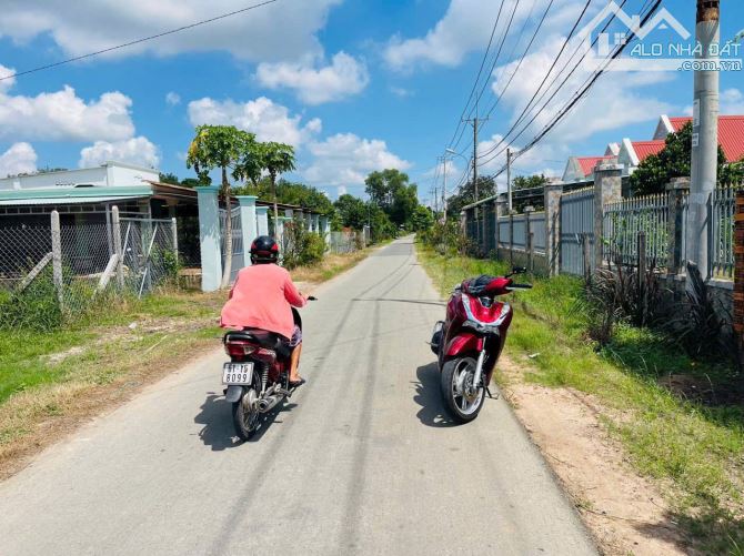BÁN ĐẤT MẶT TIỀN NGAY CHỢ VIỆT KIỀU, 10M X 33M, GIÁ 720 TRIỆU, SỔ RIÊNG, BAO THUẾ PHÍ - 1